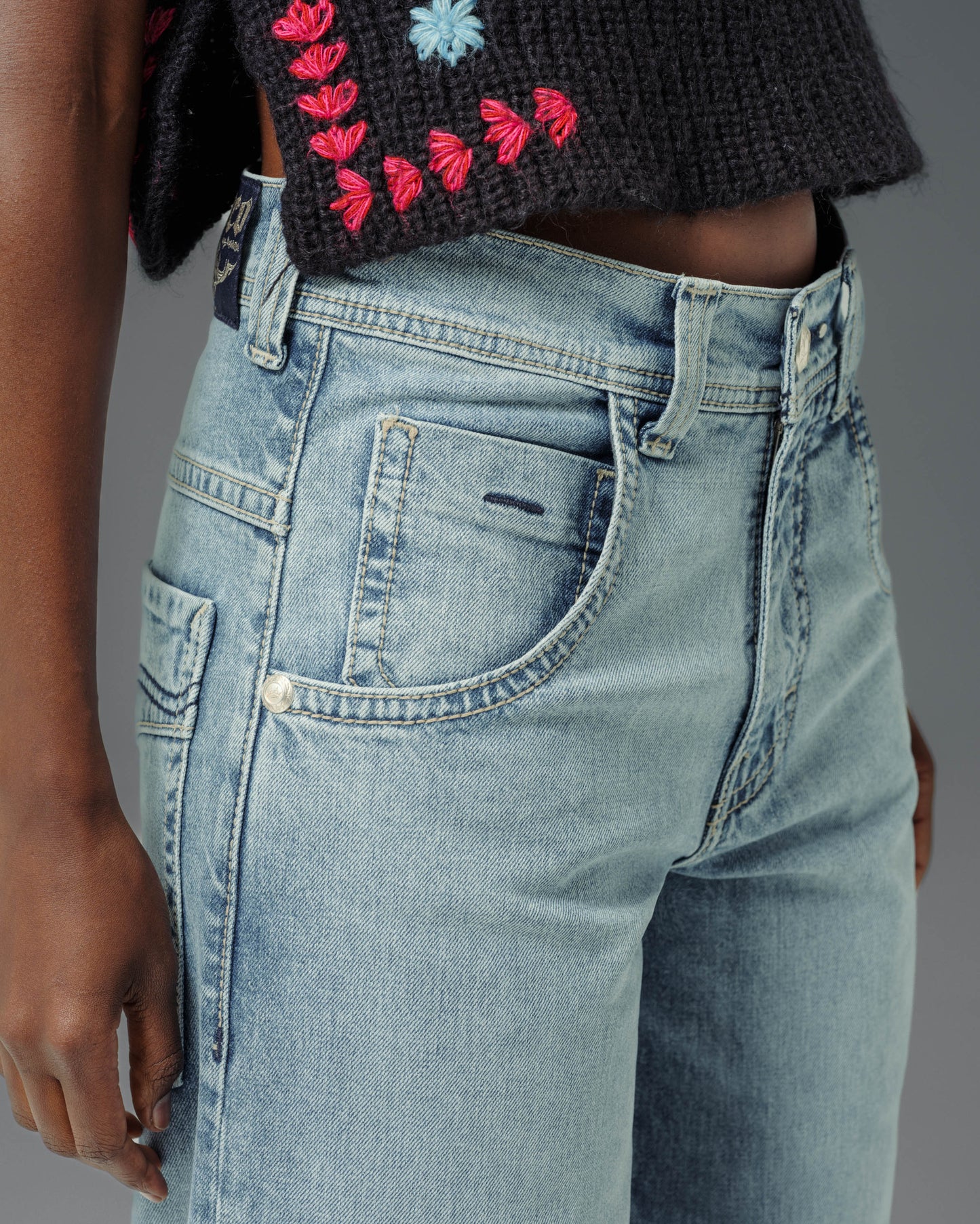 W Gambler. 23". Hand-Sand Vintage.