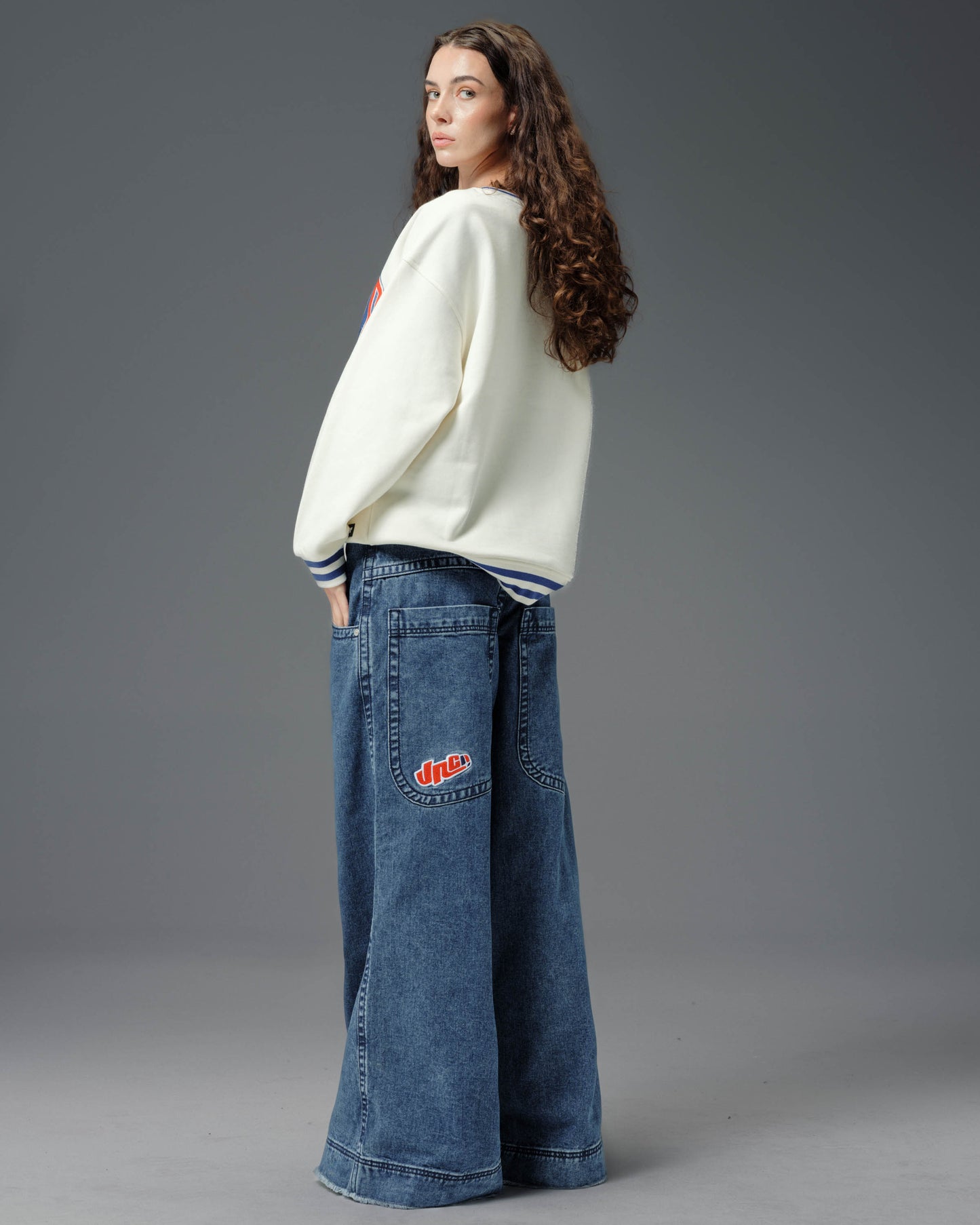 W Destroyer. 32”. Dark Stone.