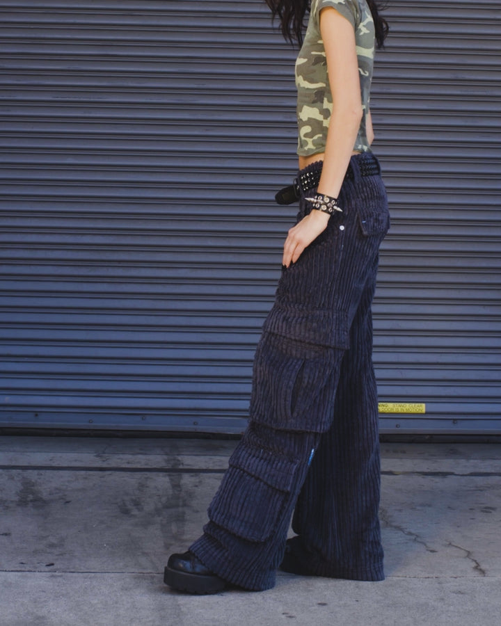 W Legacy. 24". 2 Wale Corduroy. Magnet.
